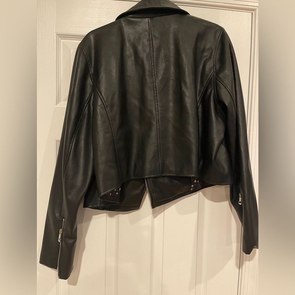 Refinery29 x Eloquii Limited
Collection Size 16 Faux Leather Moto
Jacket NWT -